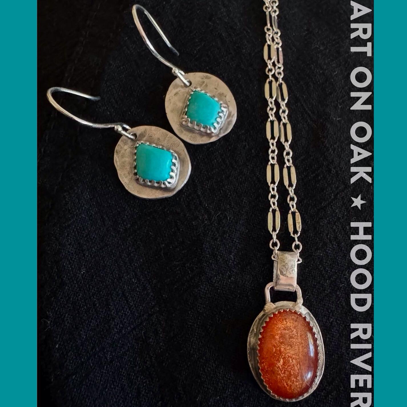 Three artists exhibiting at Art On Oak exclusively create jewelry. Sarah Read @polokajewelry_sarahlizzie combines traditional silversmithing with precious metal clay to make her exquisite pieces; Christina Dauenhauer’s jewelry @growartcycle, often made with large stones, is bold and powerful; and Annette Ruckert & Robert Meichtry @mysticnomads find semi-precious stones through the world for their internationally inspired work. Come see their beautiful artistry at 210 Oak St., Hood River, OR, any day of the week from 10:00 a.m. to 5:00 p.m. “The friendliest gallery in the Gorge.” #jewelrylover #jewelry #jewelrydesigner #silversmithing #silversmithjewelry #preciousstones #semiprecioustones #internationaljewelry #worldtravelers #oregonartists #oregonart #hoodriver #hoodriveroregon #visithoodriver