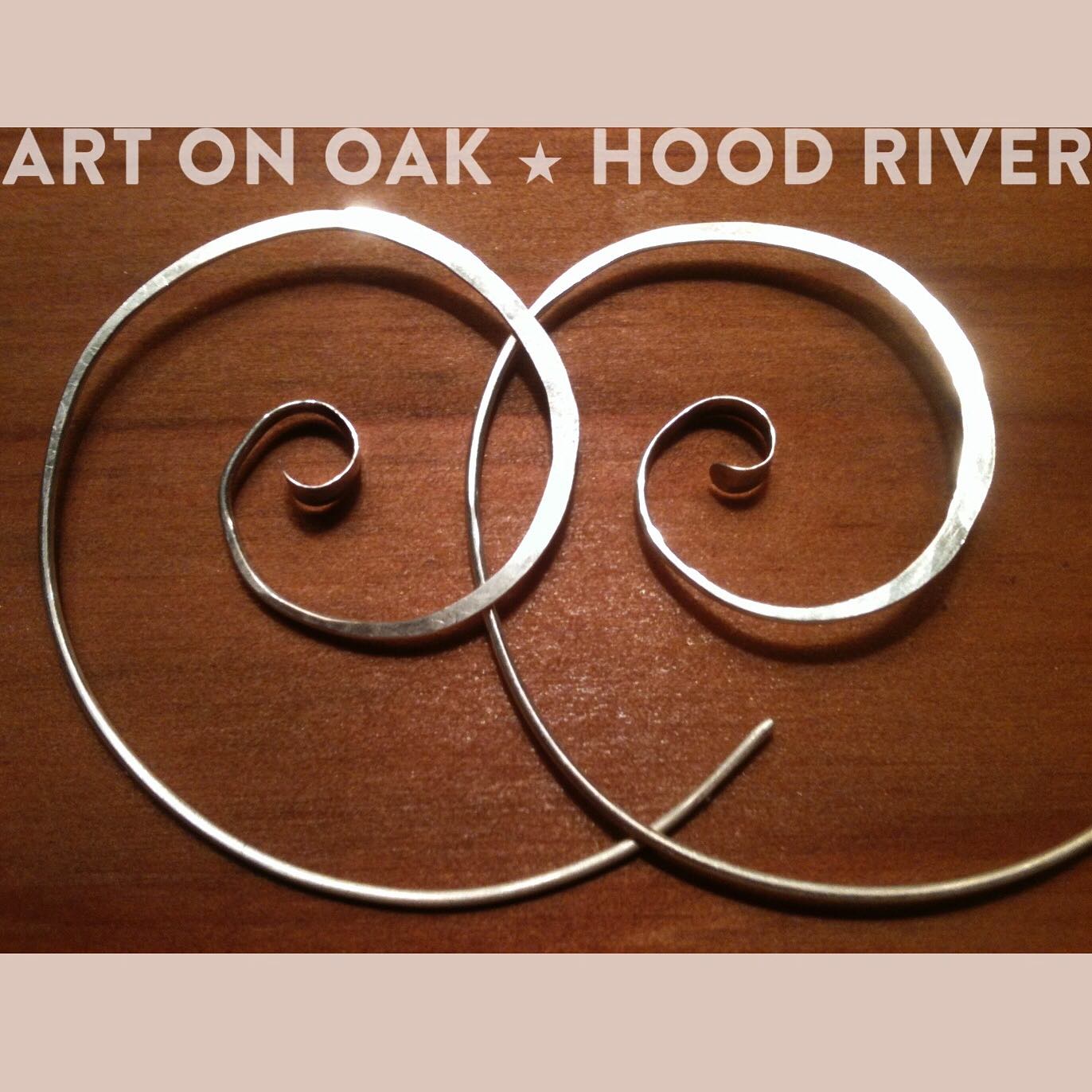 FEATURED ARTIST OF THE WEEK: Christina Dauenhauer @growartcycle. Christina’s bold structural jewelry reflects her time studying sculpture at The Art Institute of Chicago. Whether making earrings, rings, pendants, or bracelets, the colors and combinations of her materials are dynamic. She is a fourth generation denizen of the Gorge, and many of her rings hold natural stones that she inherited from her grandfather. Her jewelry is on exhibit at Art On Oak, 210 Oak St., Hood River, OR, along with the creations of thirty other regional artists. We’re open from 10:00 a.m. to 5:00 p.m. every day of the week. “The friendliest gallery in the Gorge.” #jewelry #earrings #pendants #rings #structuraljewelry #artinstitutechicago #oregonartist #oregonart #hoodriveroregon #hoodriver #visithoodriver #artgallery #localart #localartists #handmadejewelry