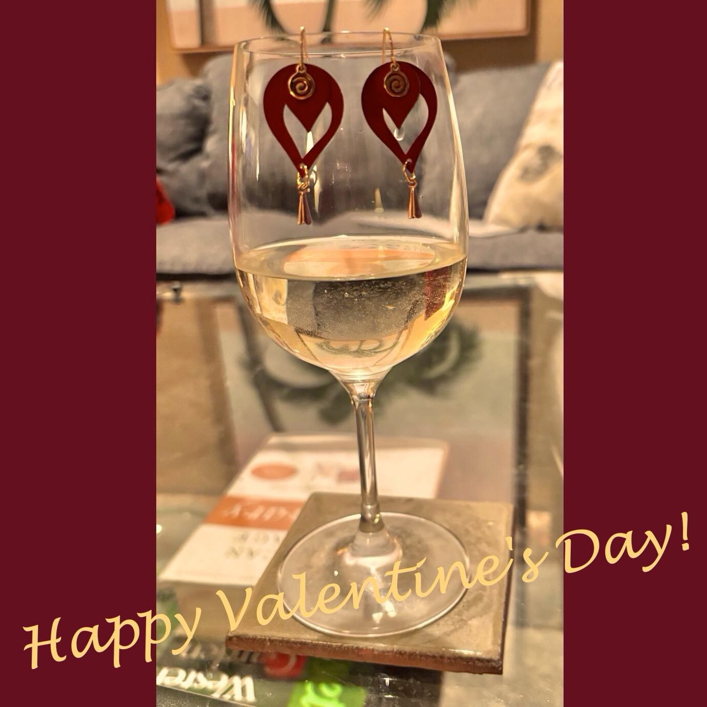 What could go better with a Valentine’s Day glass of wine than a pair of heart earrings by Karen Saró Troeger @touchtheskyleatherjournals? If you stop by Art On Oak for a valentine gift from the gallery, you could also stop by Porron Cellars @porroncellars for a valentine sip from the tasting room next door. We’re both at 210 Oak St. in downtown Hood River, OR. We’ll be open from 10:00 a.m. to 5:00 p.m. today, and the cellars will be open from 3:00 p.m. to 6:00 p.m. for public tasting. Happy Valentine’s Day from “the friendliest gallery in the Gorge.” #valentines #winetasting #earrings #jewelry #visithoodriver